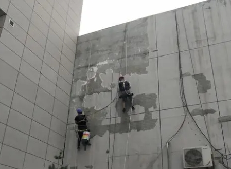 雨花台楼顶漏水维修公司分享下雨花台外墙防水的注意事项